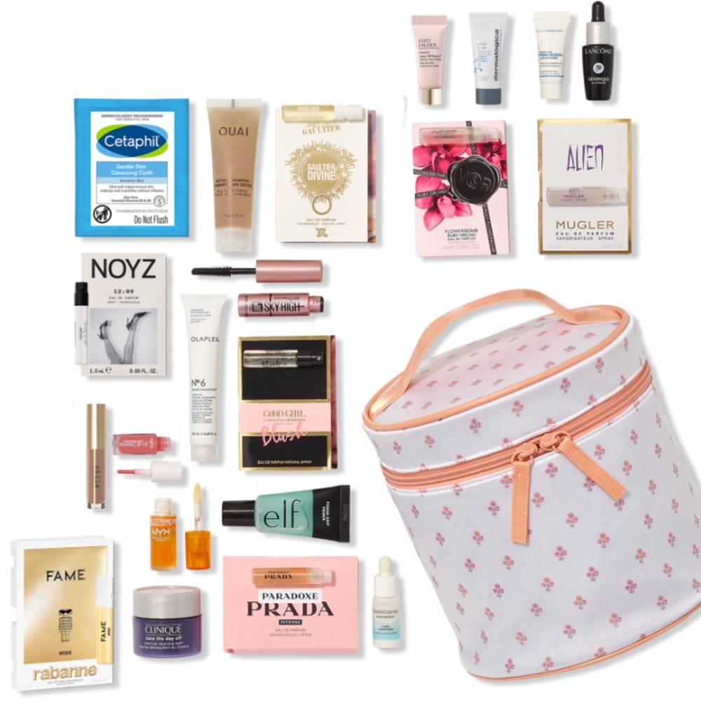 NWT • 21 Piece Beauty Bag